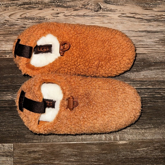 Plushy Ugg Slippers - Picture 3 of 5